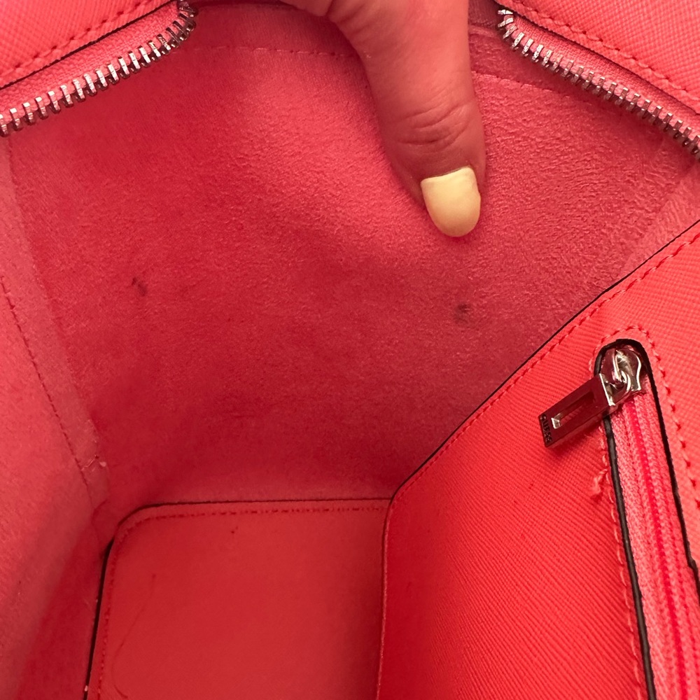 GUESS DELANEY TOTE IN CORAL/PINK - Picture 8 of 10